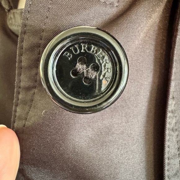 Burberry Black Coat with Detachable Hood and Belt - Picture 6 of 17